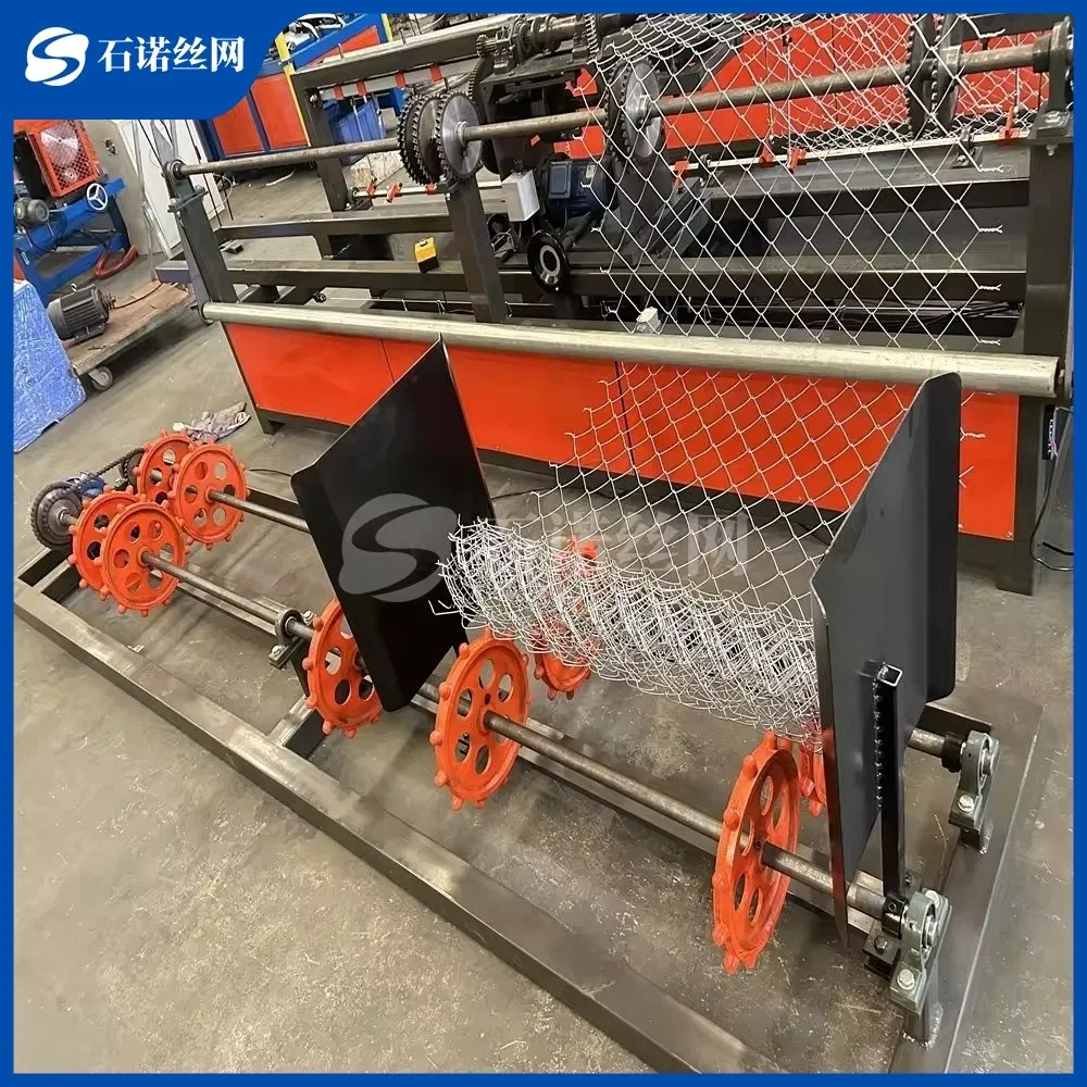 Cost-Effective PVC Coated Chain-Link Fencing Making Machine for Temporary Construction Barriers