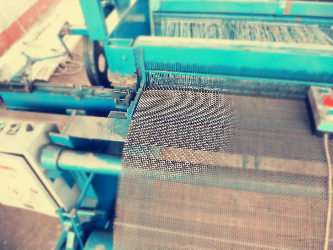 Crimped Wire Mesh Vibrating Sieve Machine Details