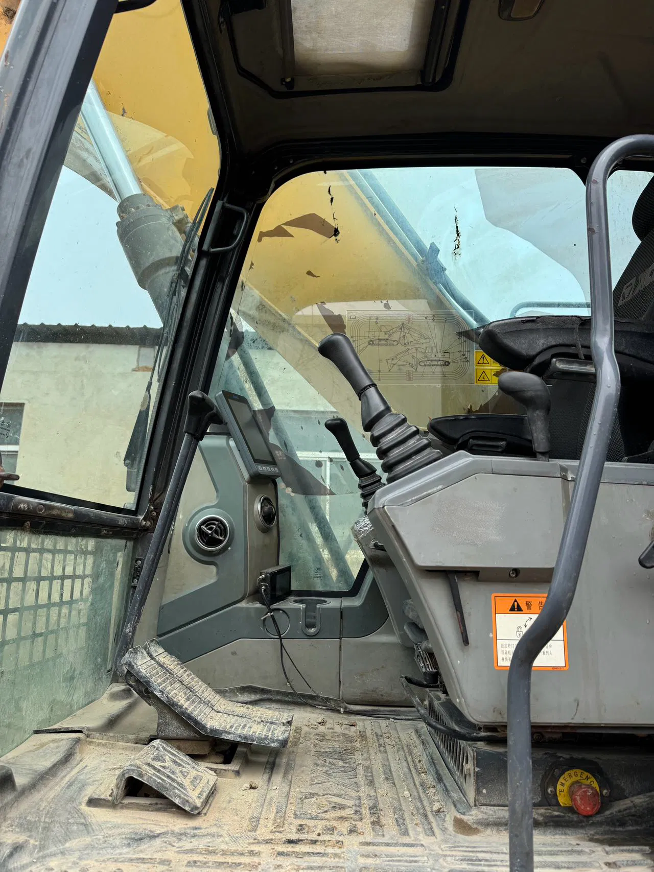 Affordable Used Excavator Machine 270dk for Smart Construction Choices
