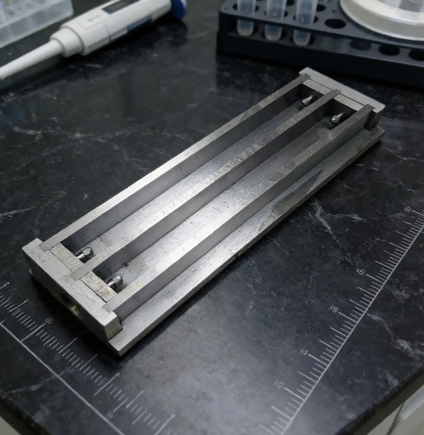 Cost Effective Two Gang Concrete Cube and Prism Mould 25*25*285mm Construction Test Tool