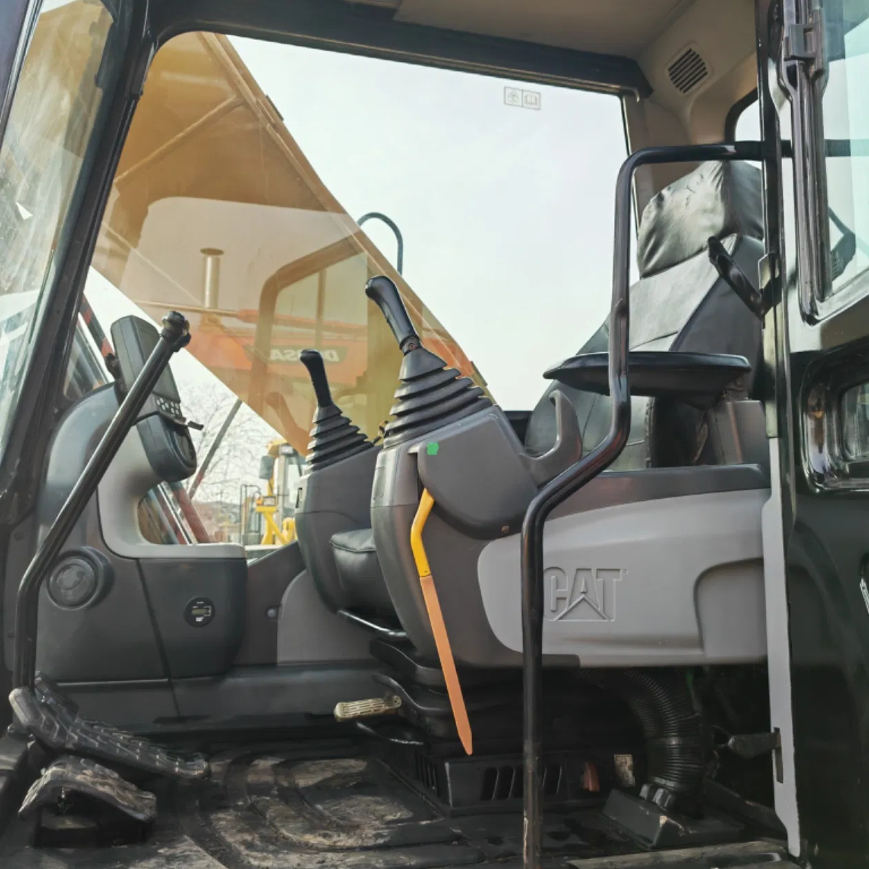 High-Quality Cat 320d Pre-Owned Excavator Ideal for Heavy Construction and Earthmoving Projects