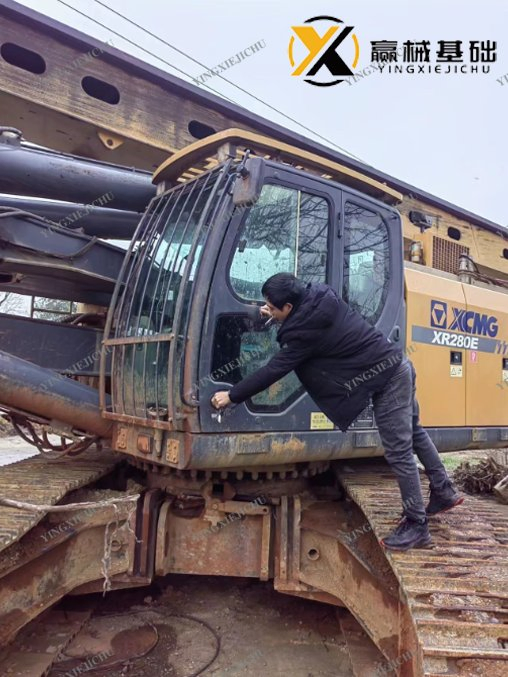 Used Xr280e Rotary Drilling Rig Machine 94m Depth Hydraulic Crawler Drill Rig Hammer Drill Ma