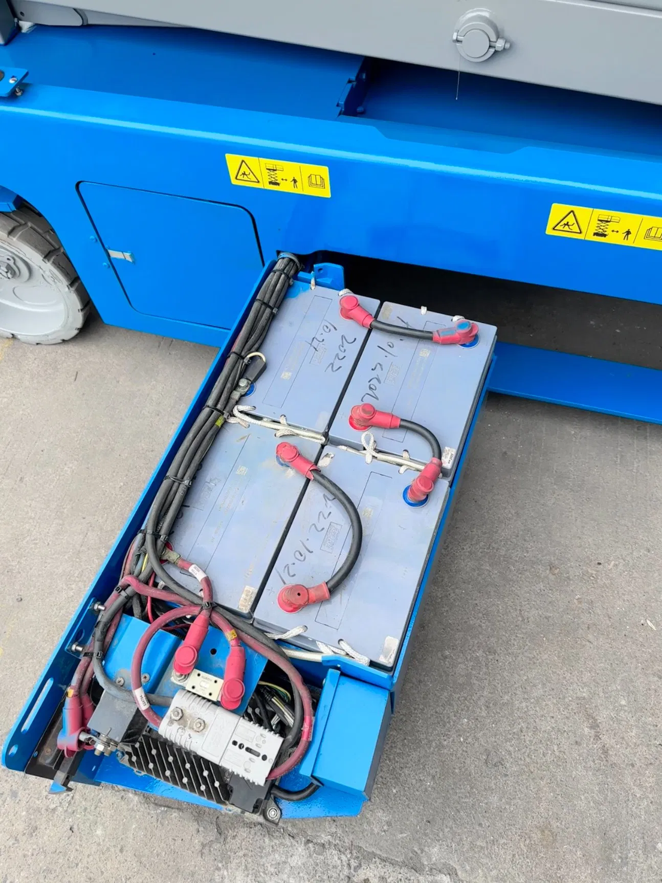 Heavy-Duty 4-Wheel Hydraulic-Driven Electric Scissor Equipment