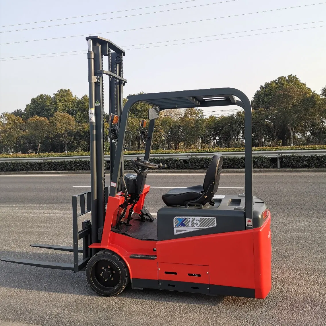 1.5ton 1500kg Lifting Height 2500mm Three Wheel Counterbalanced Battery Operated Electric Material Handling Equipment