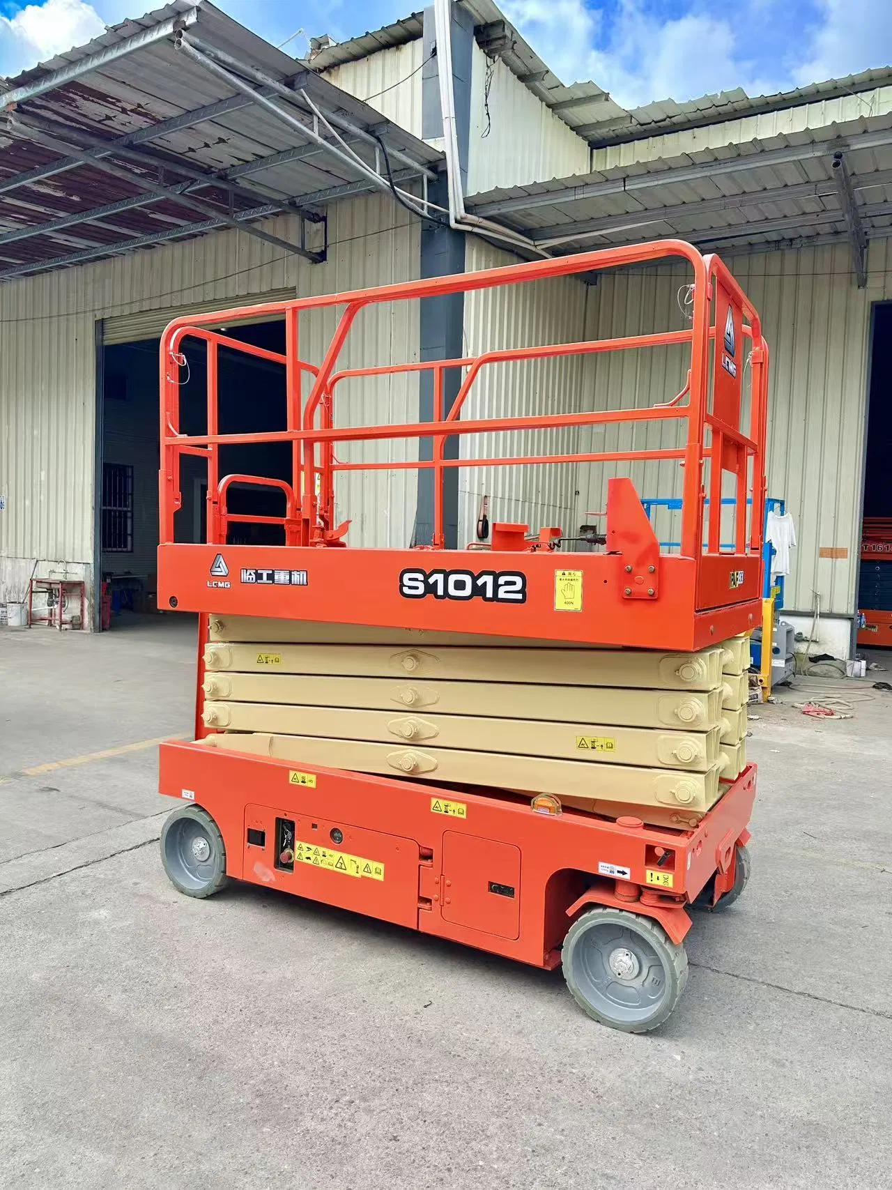 Heavy-Load Four Wheel Hydraulic Scissor Equipment