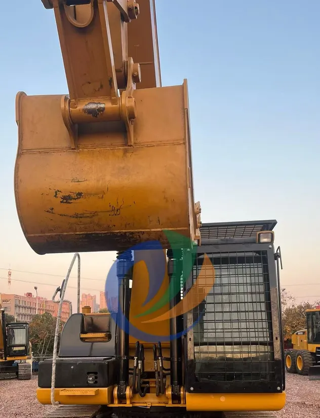 Cat320d Digger View 3