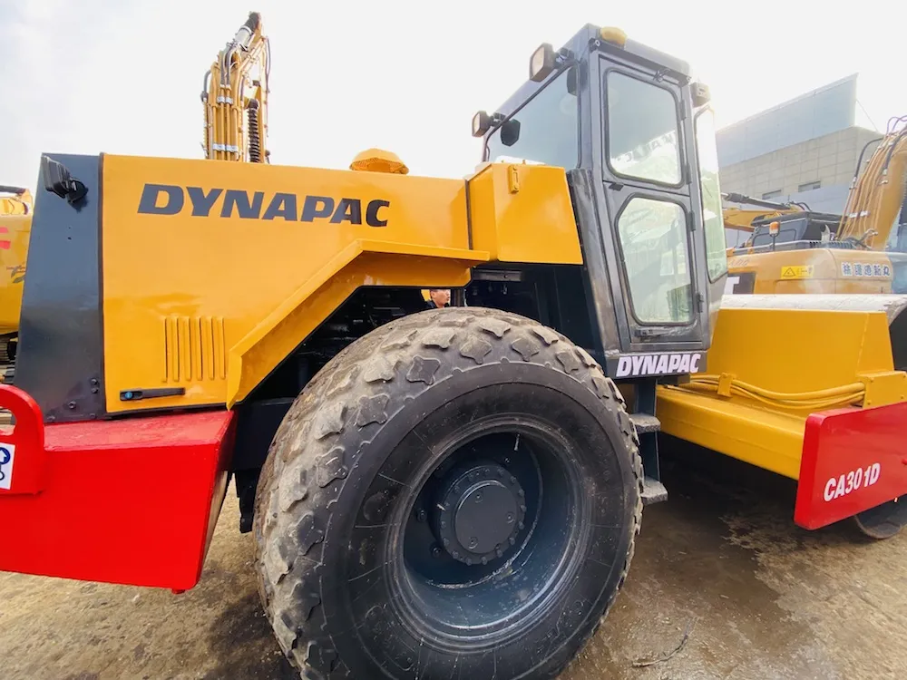 DYNAPAC CA30D Front