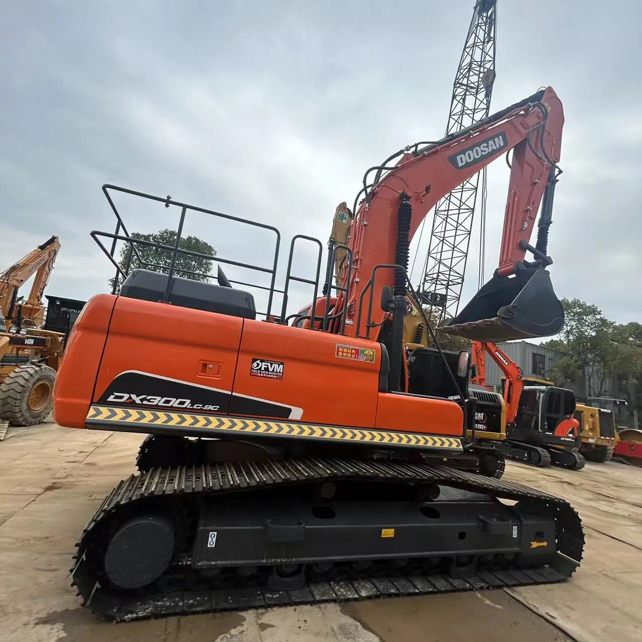 Rugged Doosan Dx300LC-9c Crawler Excavator Powerful 30-Ton Workhorse with Low-Priced Pre-Owned Unit Available Now