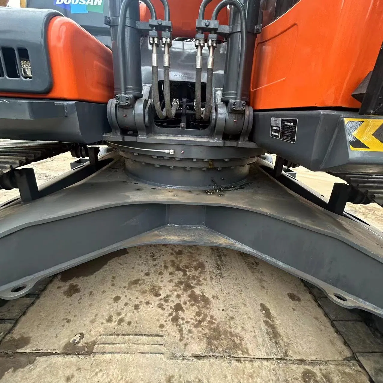 Rugged Doosan Dx300LC-9c Crawler Excavator Powerful 30-Ton Workhorse with Low-Priced Pre-Owned Unit Available Now