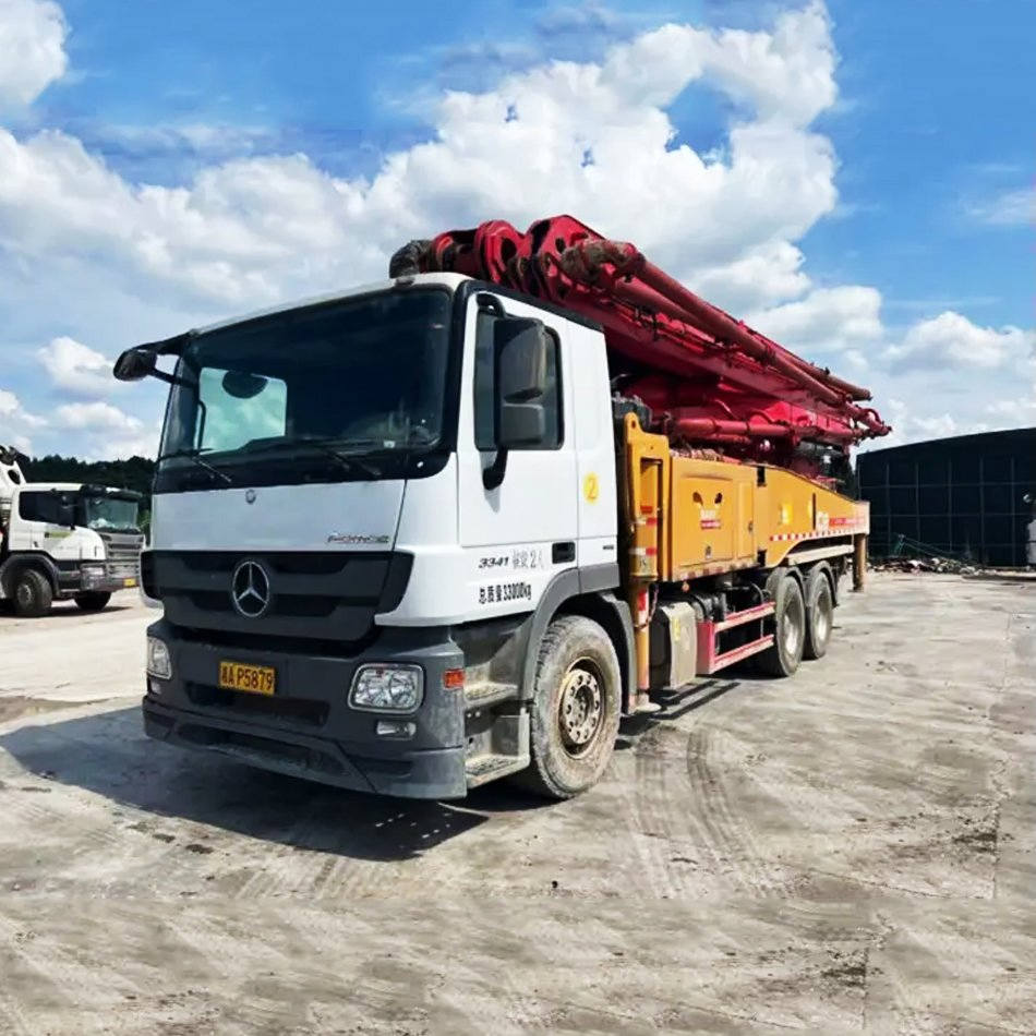 Used 42 Meter Refurbished Truck Pump Putzmeister Provided Small Concrete Pump Machine