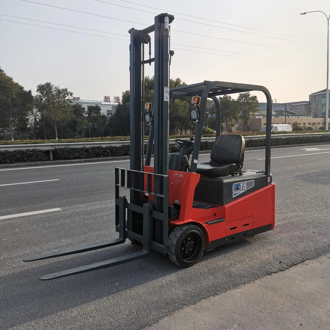 1.5ton 1500kg Lifting Height 2500mm Three Wheel Counterbalanced Battery Operated Electric Material Handling Equipment