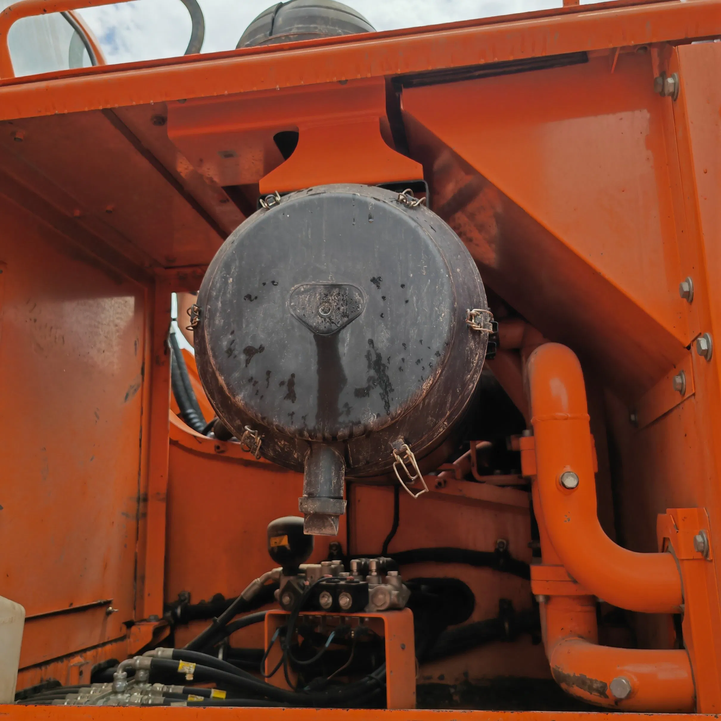 Reliable Doosan Dx500LC Pre Owned 50 Ton Excavator Available for Large Scale Construction and Bulk Material Handling