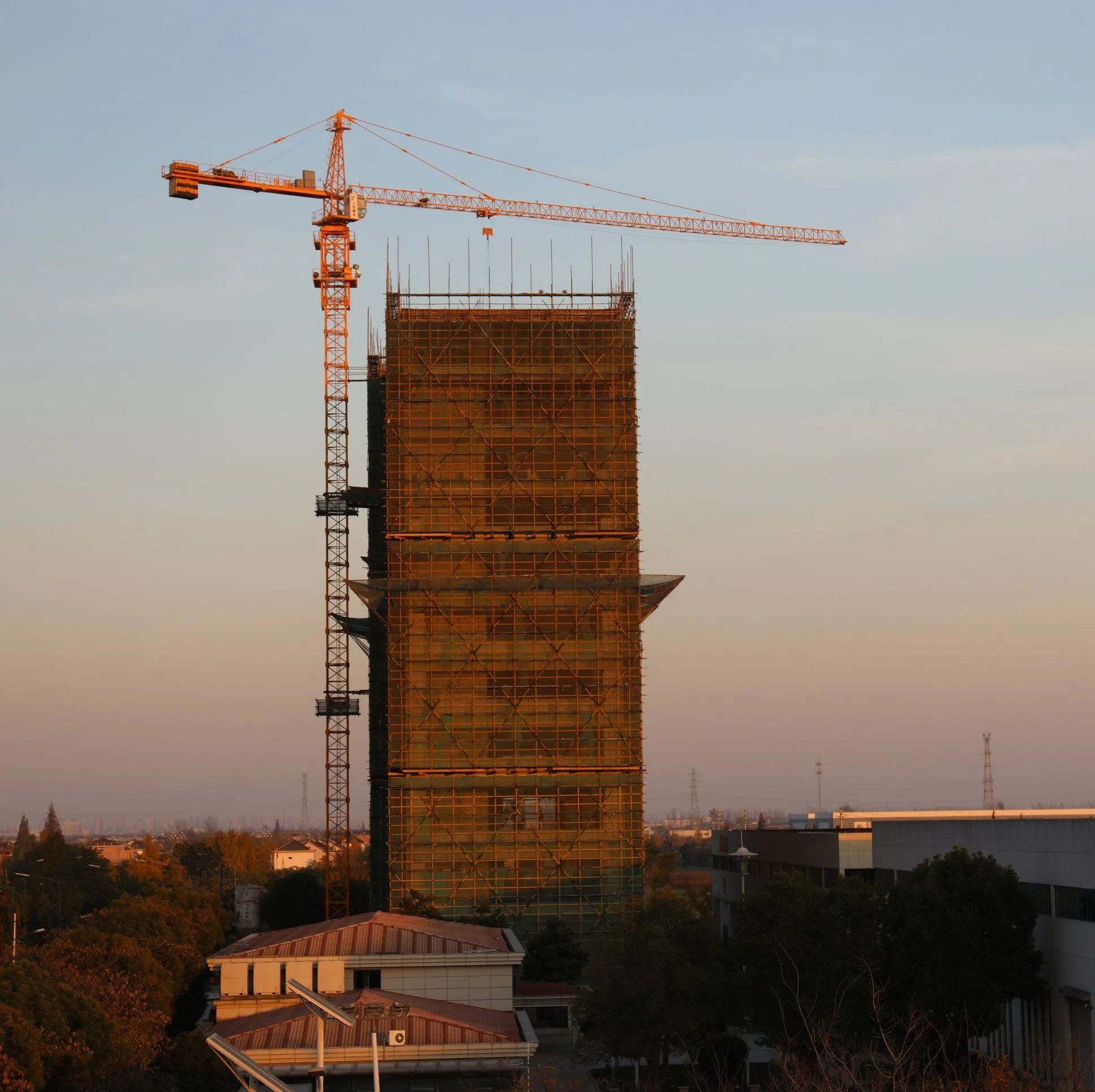 ISO-Compliant Chinese 5-16 Ton Lifting Capacity Tower Crane Heavy Construction Equipment