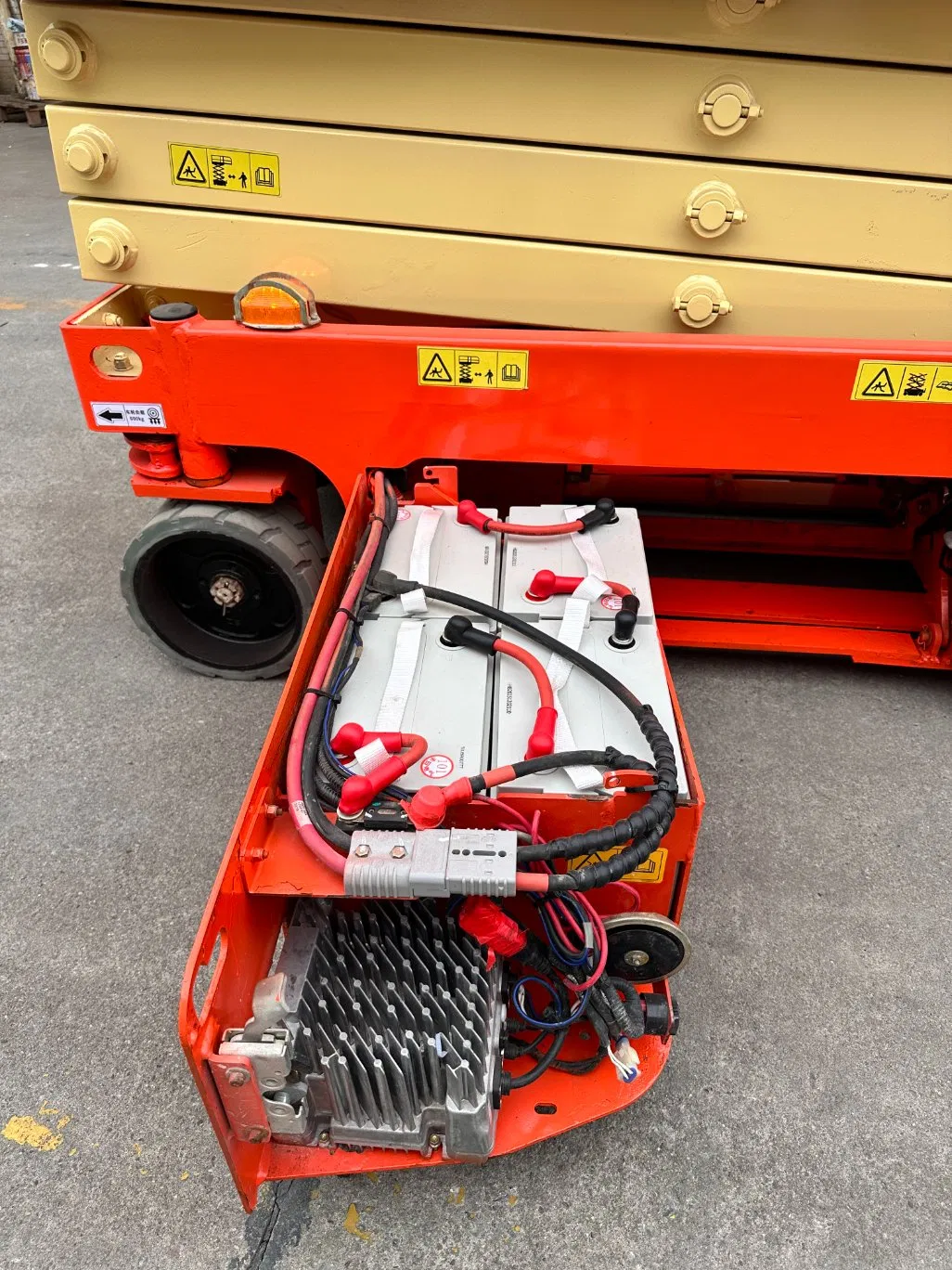 Scissor-Type Heavy-Duty Four-Wheel Indoor-Outdoor Used Aerial Hoisting Equipment