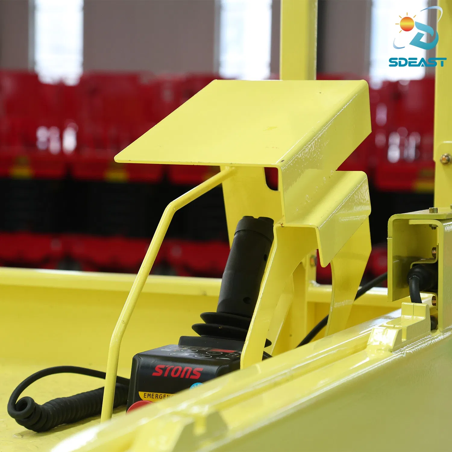 Heavy Duty Electric Scissor Lift Self Propelled Hydraulic Aerial Work Platform Mobile Lifting Equipment for Warehouse Construction Maintenance