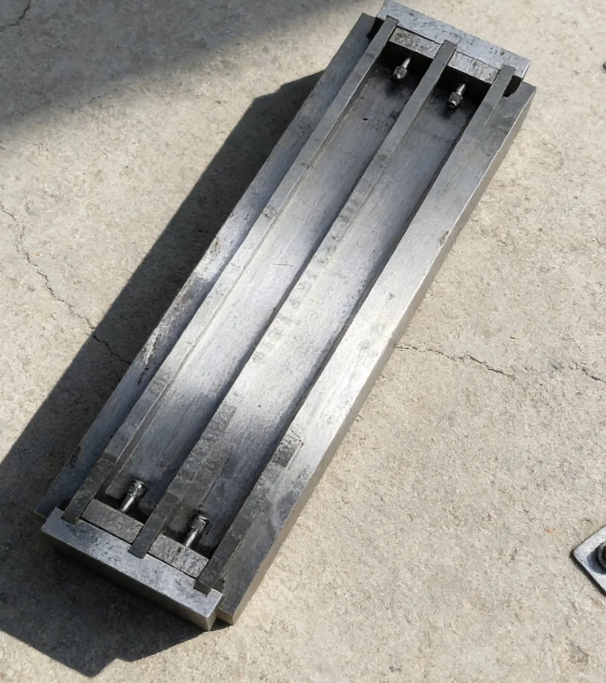 Cost Effective Two Gang Concrete Cube and Prism Mould 25*25*285mm Construction Test Tool