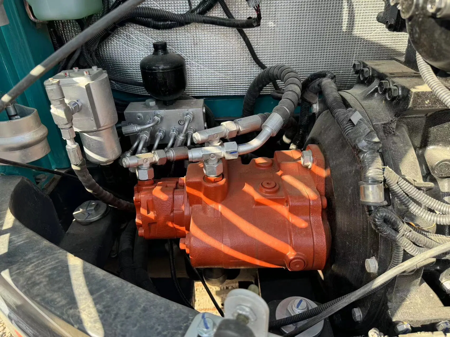 Chinese Sunward 70e, Mini Excavator Stock for Sale, Used Construction Equipment with Good Conditions