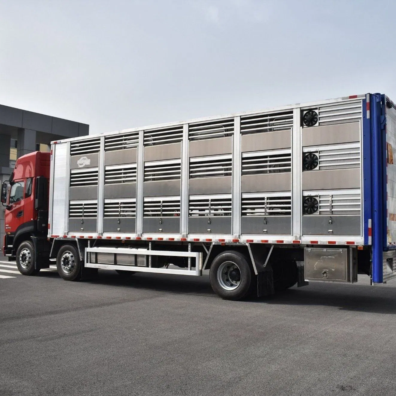 Safety Protective Transport Stable Guardrails Livestock Truck for Pig Transport