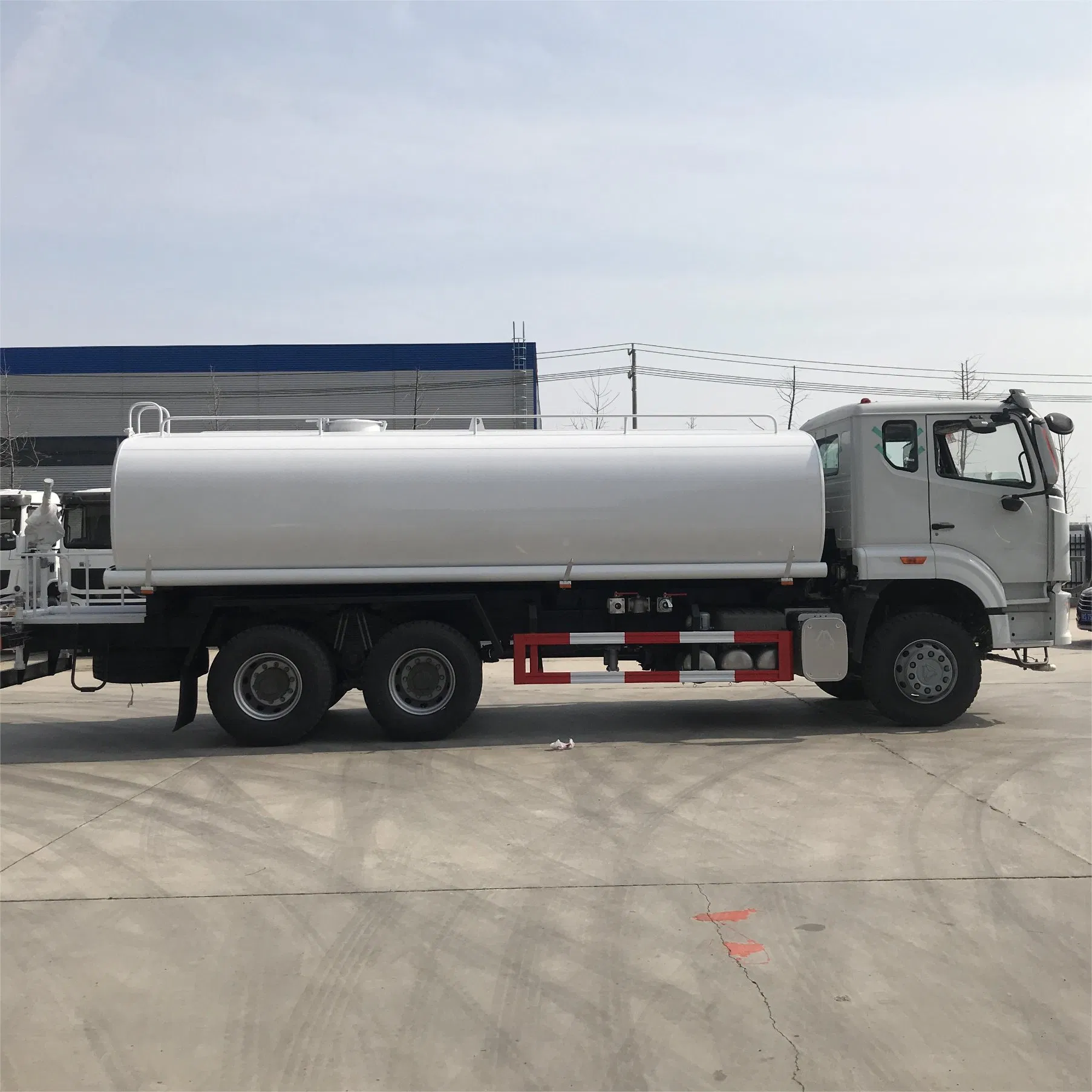 Sinotruk HOWO New Used Factory 4X2 6X4 8X4 300HP 380HP 400HP 10cub 20cub 30cub Cargo Heavy Fire Fighting Drinking Sprinkler Bowser Water Tanker Tank Truck