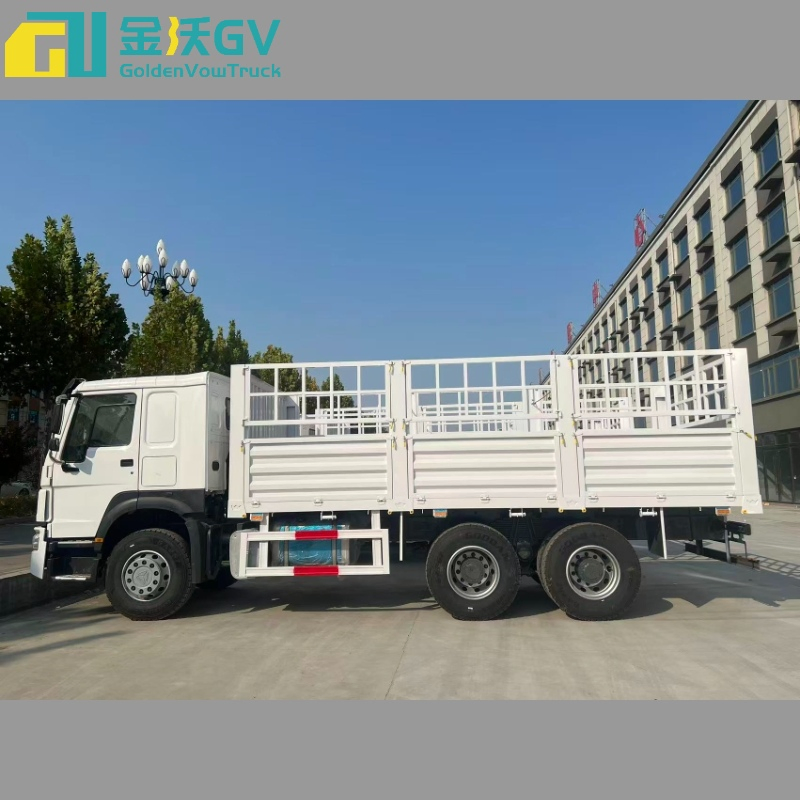 Sinotruk HOWO Truck Fence Cargo Truck Animal Livestock Transport