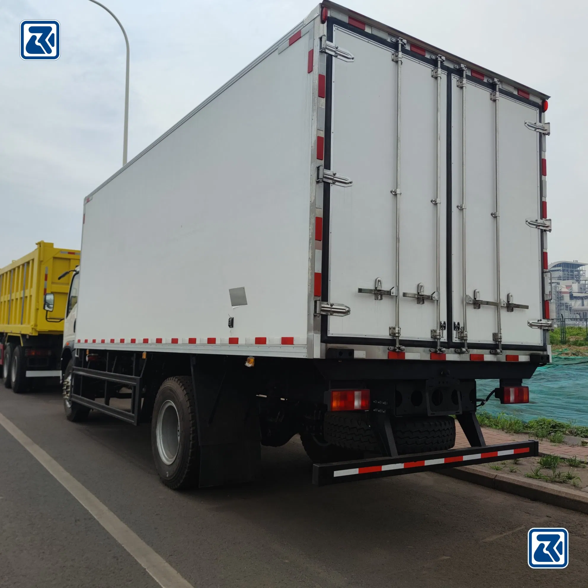 Sinotruk/HOWO 4X2 5 Ton Carrier Cooling Cargo Van/Light/Lorry/Food/Reefer/Freezer/Refrigeration/Refrigerator Truck for Refrigerated/Freezing/Cold/Sale