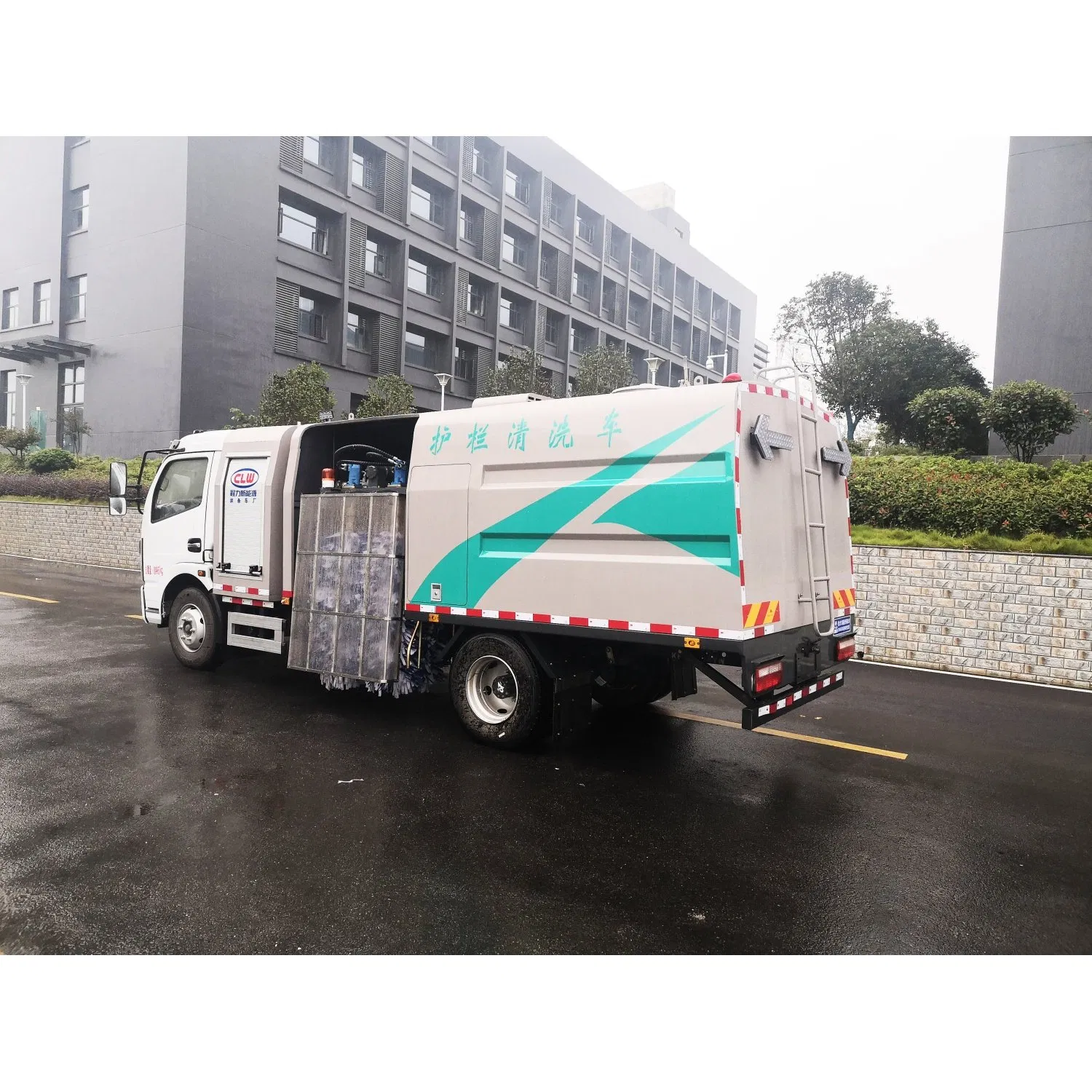 Dongfeng Cl5090gqxbev Pure Electric 9t Guardrail Cleaning Truck