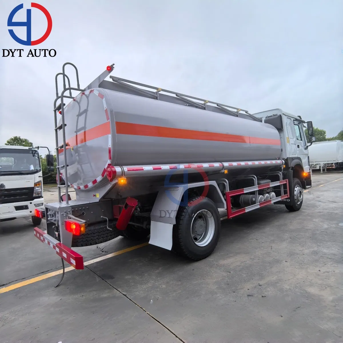 HOWO Shacman FAW Dongfeng Foton I-Suzu 4X2 4X4 6X4 6X6 8X4 10000L 15000L 20000L 25000L Oil Tank and Fuel Tanker Truck
