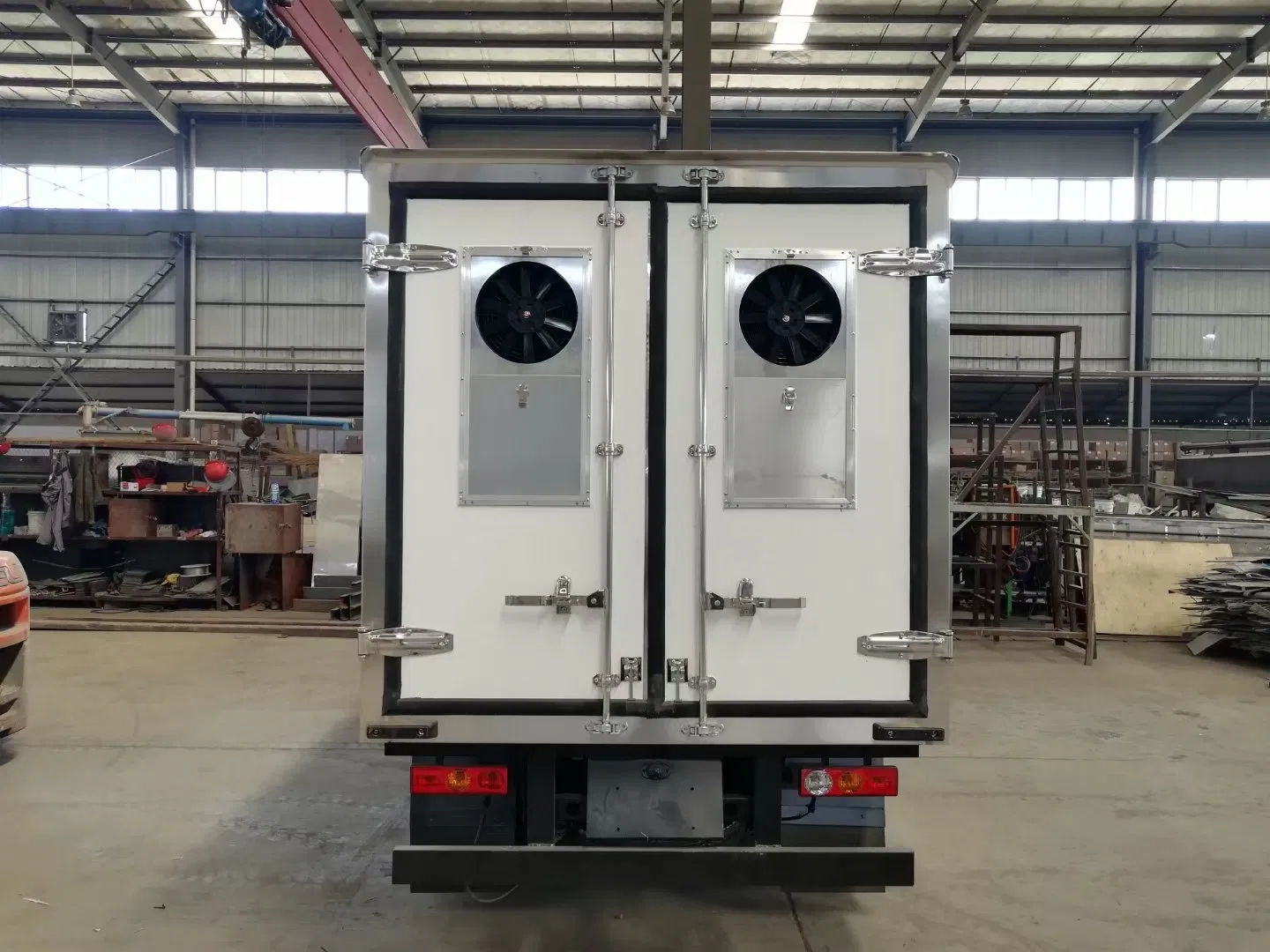 4X2 Small Brand New Day Old Chicken Cooling Box Body Livestock Transport Refrigerated Truck