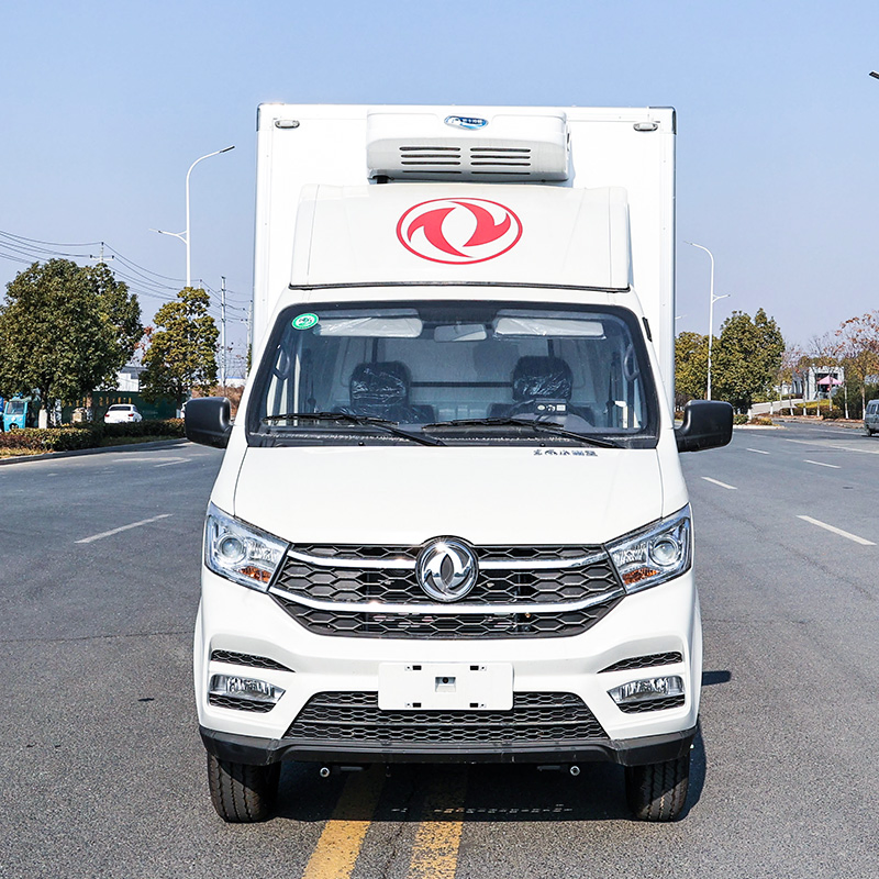 Dongfeng 4X2 Small Chiller Lorry Refrigerator Van Cooling Box Truck for Sale