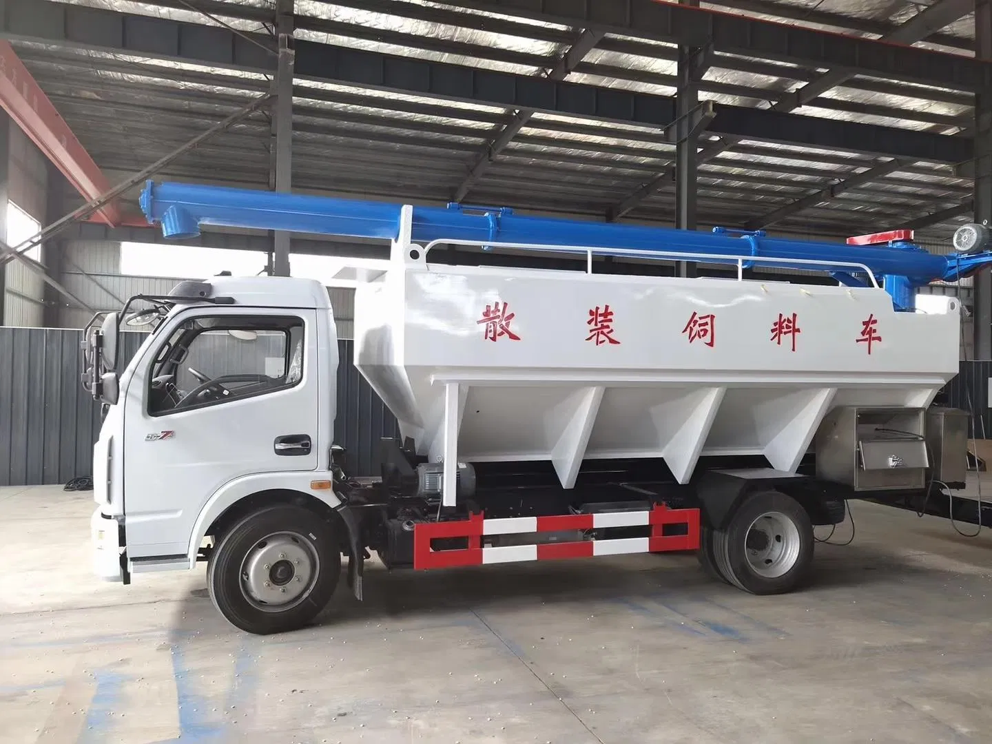 15cbm Bulk Grain Anima Livestock Feed Transport Truck with 17meters Pipes