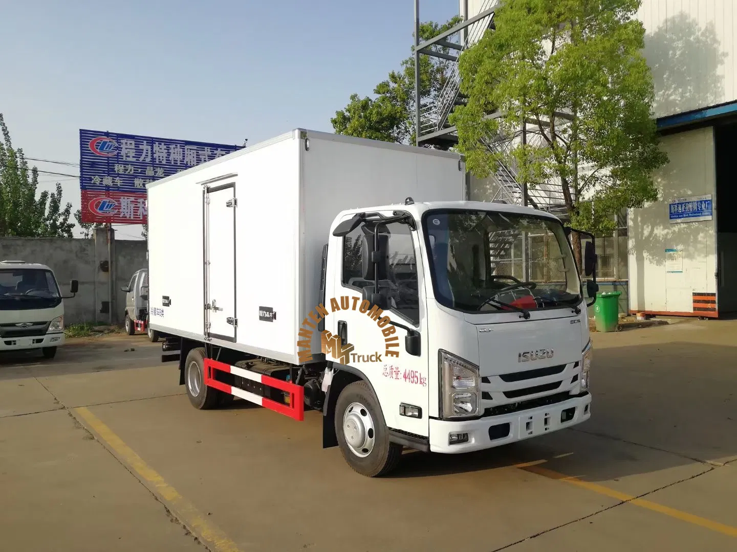 Isuzu Elf Nkr 4X2 5 Ton Small Van Freezer Truck Refrigerated Container Truck Refrigerator Truck