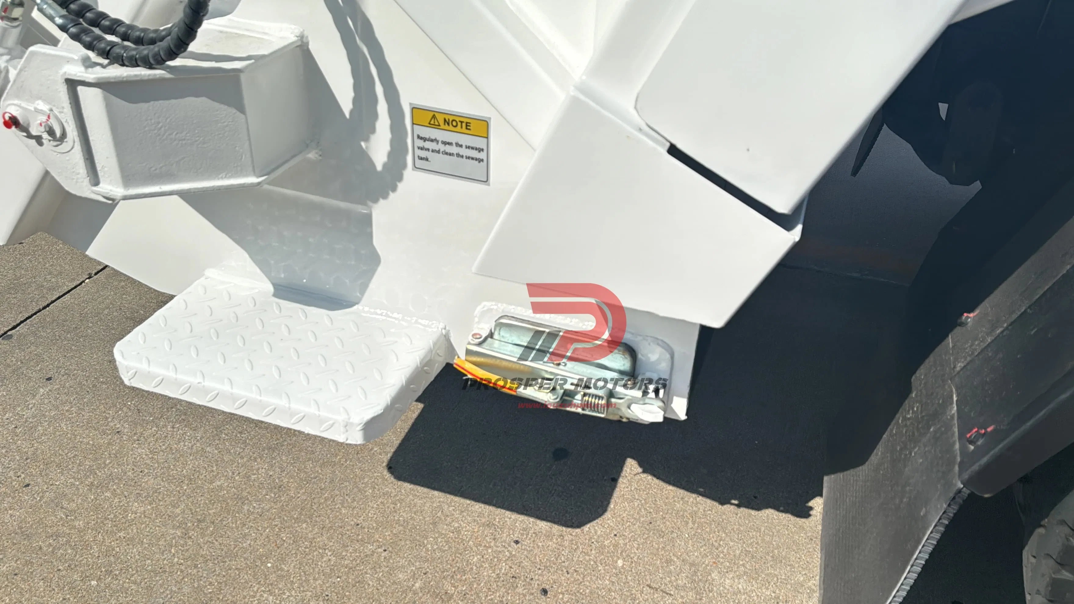 China Municipal Waste Collection Management Compressed Garbage Truck Isuzu Npr Nps 5 6 8 10 Cbm 6ton 6m3 Compactor Garbage Truck for Sale