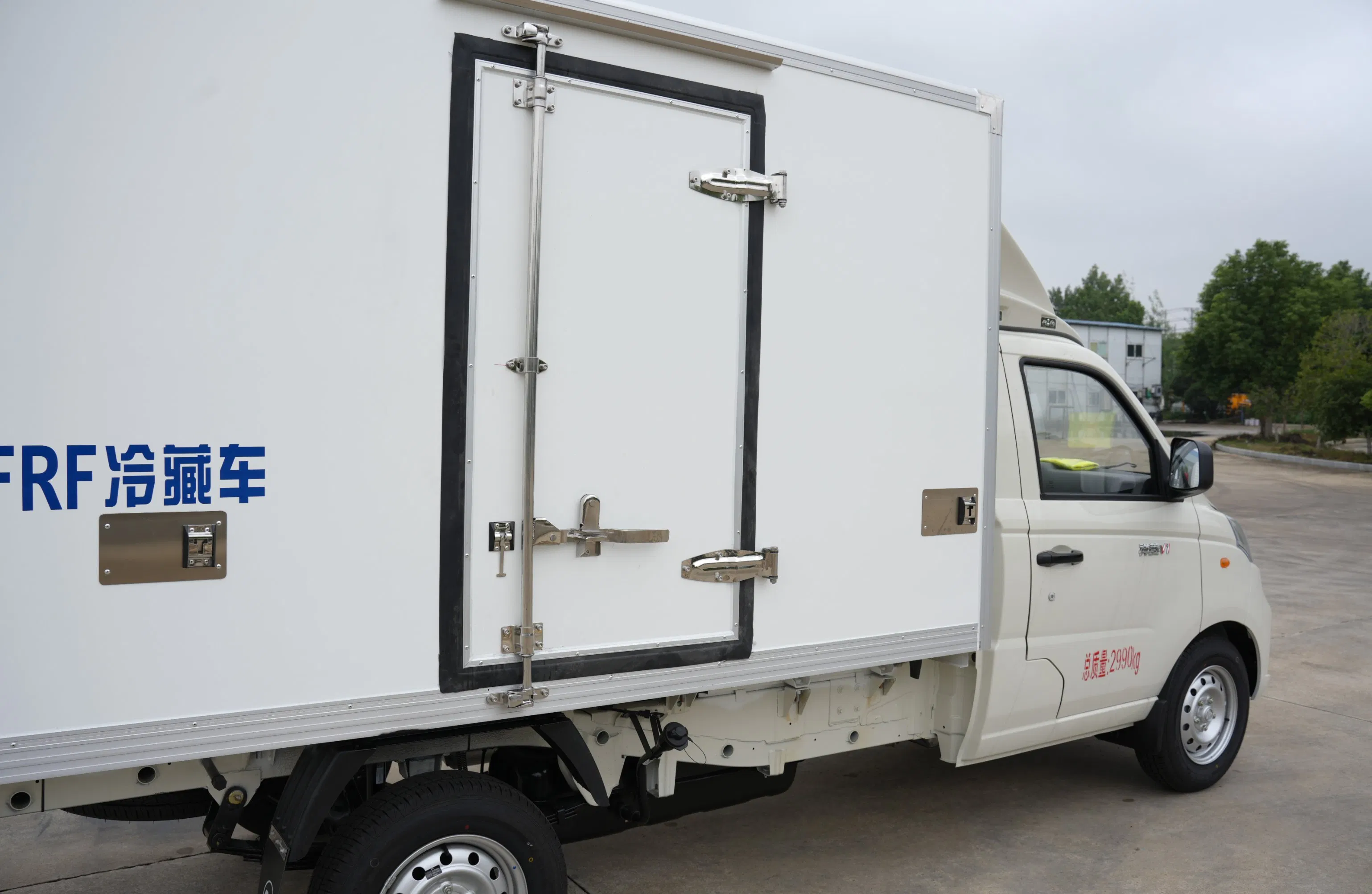 Good Insulation Performance Futian 4*2 1.2t Food Truck Refrigerator Box Truck
