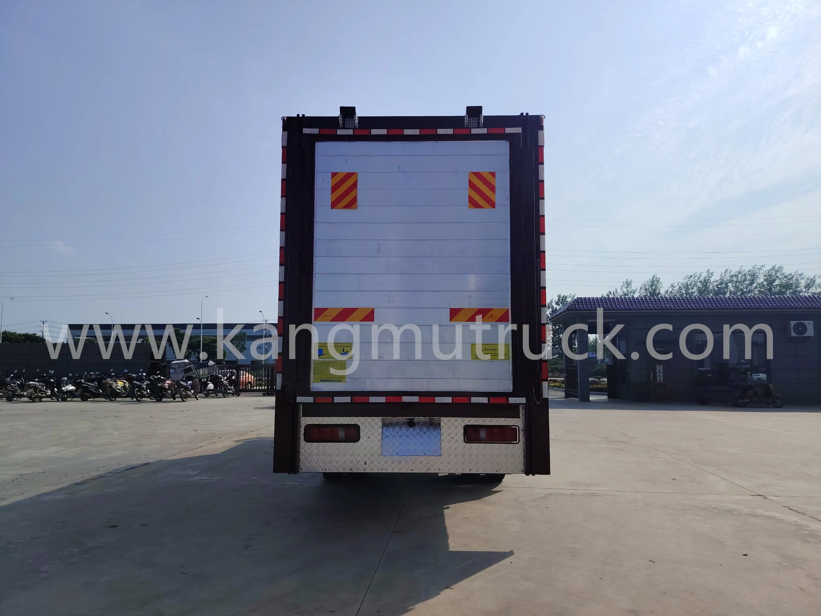 High-Quality 4X2 Drive Configuration Sinotruk Livestock Transport Truck for Pig Transfer