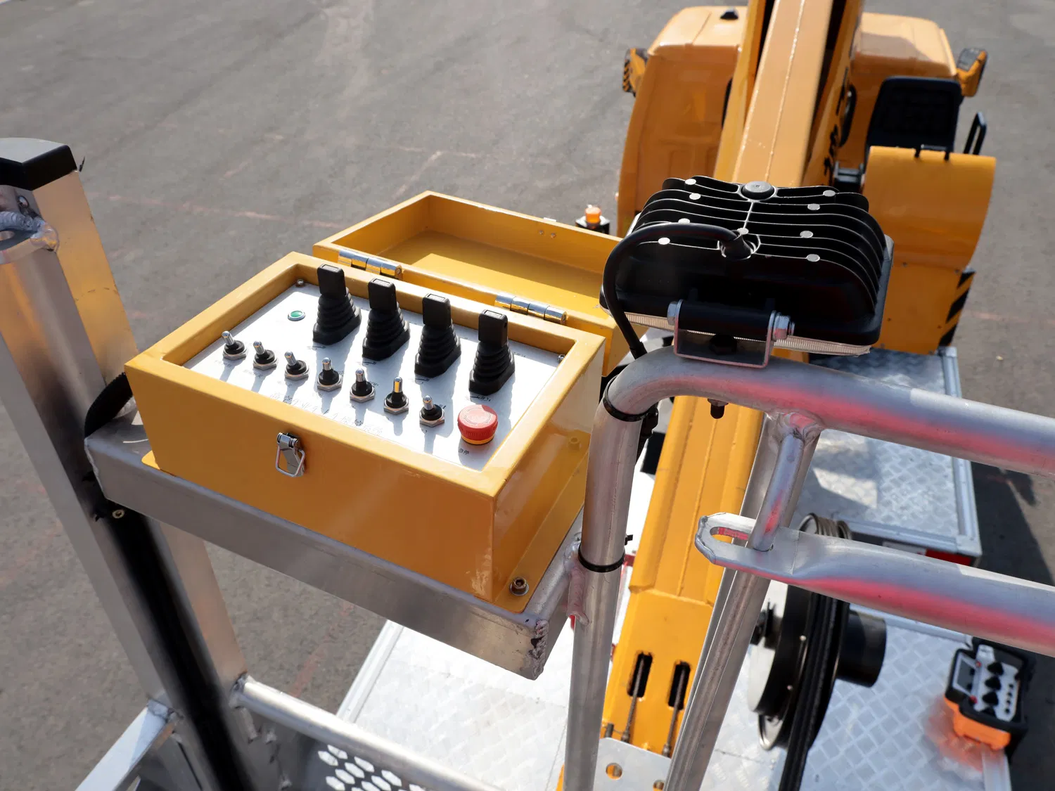 Jmc 4X2 20m 30m Aerial Working Work Platform Manlift Truck Cherry Picker Boom Lift Bucket Truck