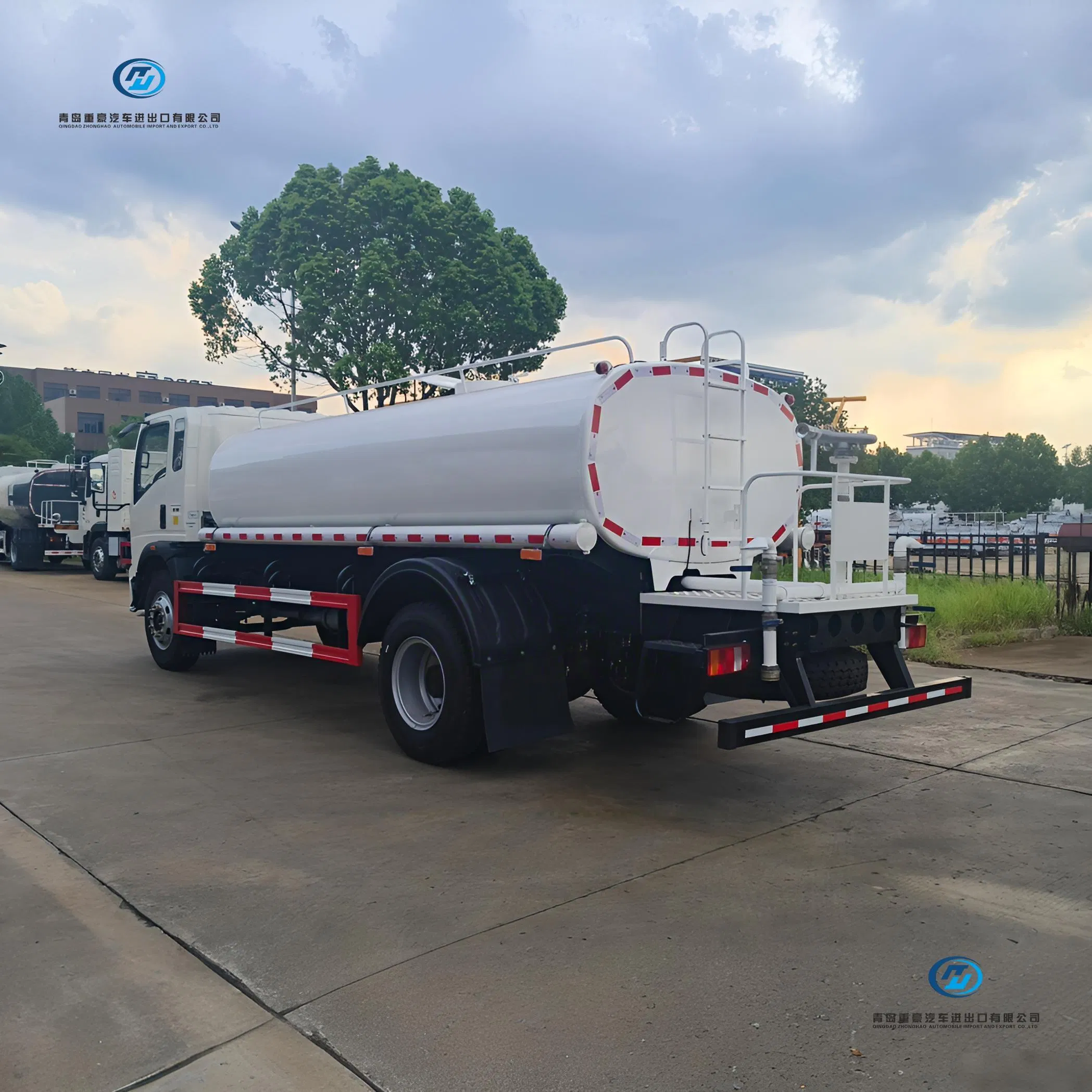 Sinotruk New Used HOWO Drinking Cleaning Fire Fighting Sprat Sweeper Cargo Van Lorry Bowser Delivery Transport Road Sprinkler Barrow Water Tank Tanker Truck