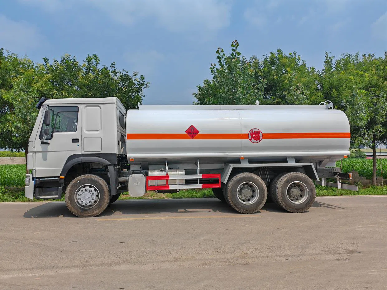 Sinotruk HOWO Fuel Tank Truck Oil Fuel Tanker Truck HOWO 25000 Liters Fuel Tanker Truck Oil Diesel Delivery Tank Truck
