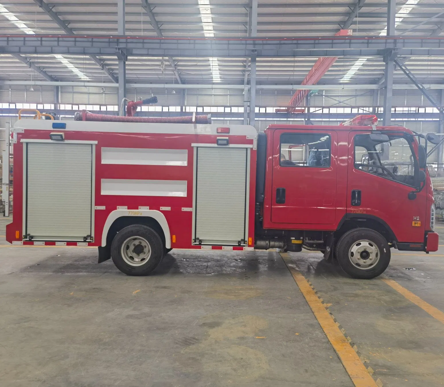 Compact 3-12 Ton Fire Fighting Truck Water Tank Foam Multi-Functional Fire Extinguishing