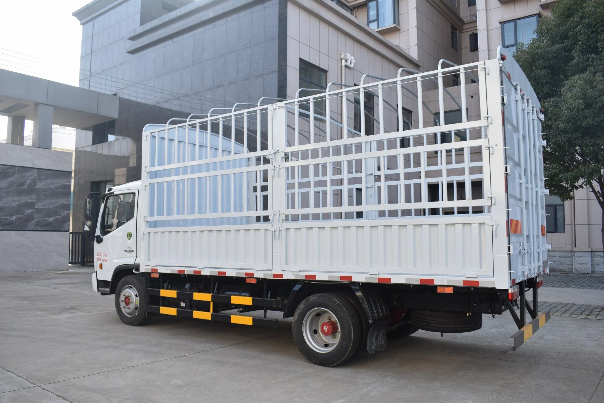 Safety Protective Transport Stable Guardrails Livestock Truck for Pig Transport