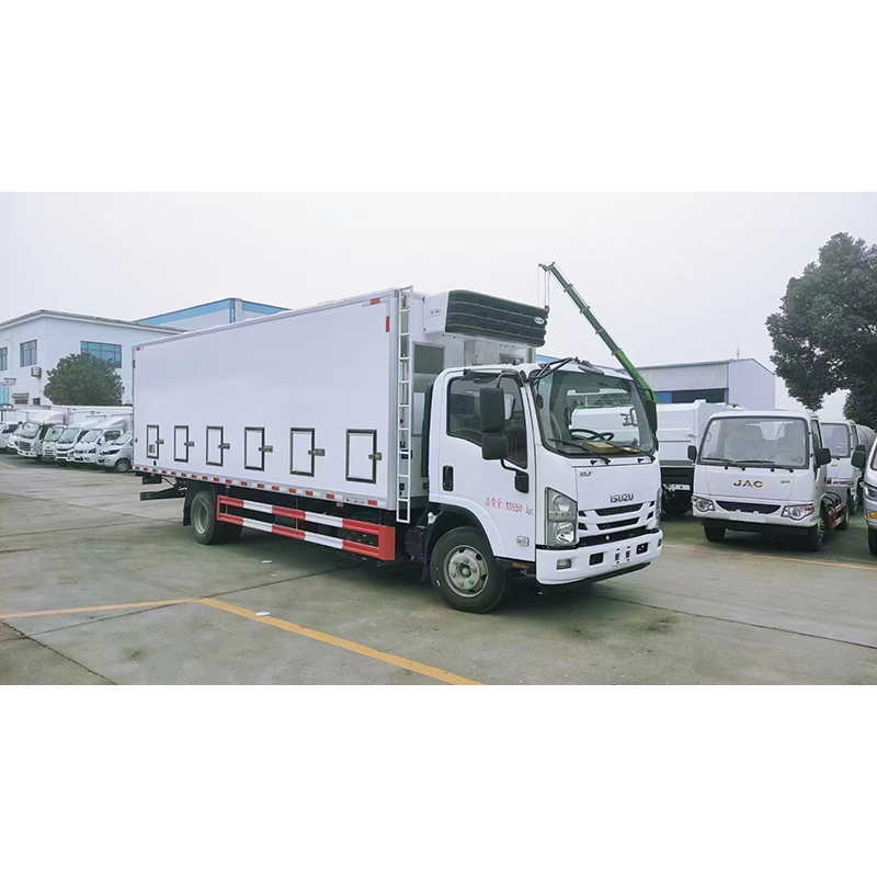 Factory Price Isuzu Livestock Chicks and Poultry Transport Vehicle Truck