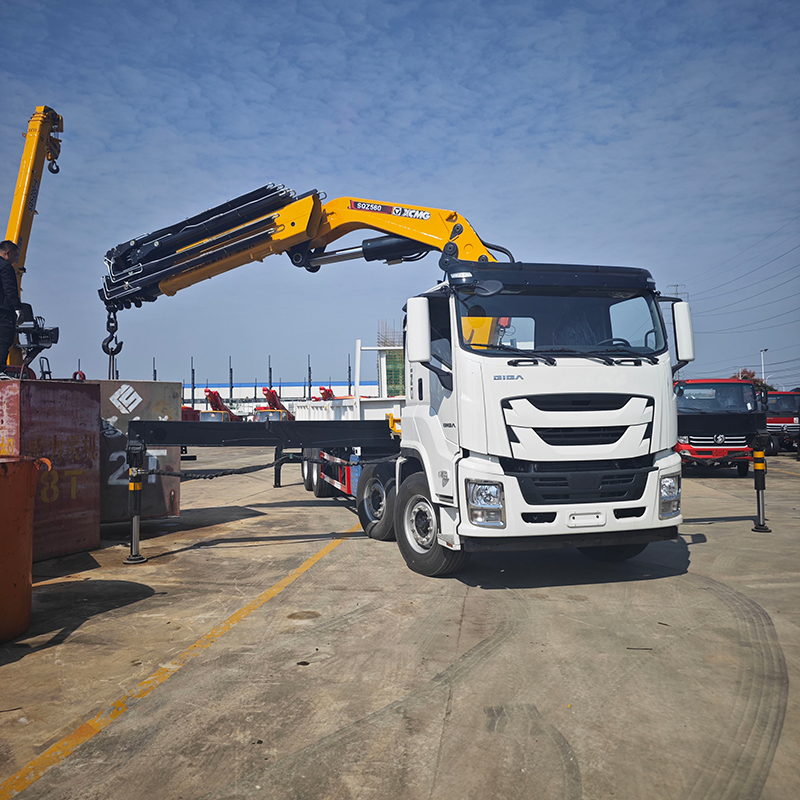 8×4 28 Ton Heavy-Duty Mobile Crane Truck 8-Section Boom High Extension Length Ideal for Large-Scale Construction Projects