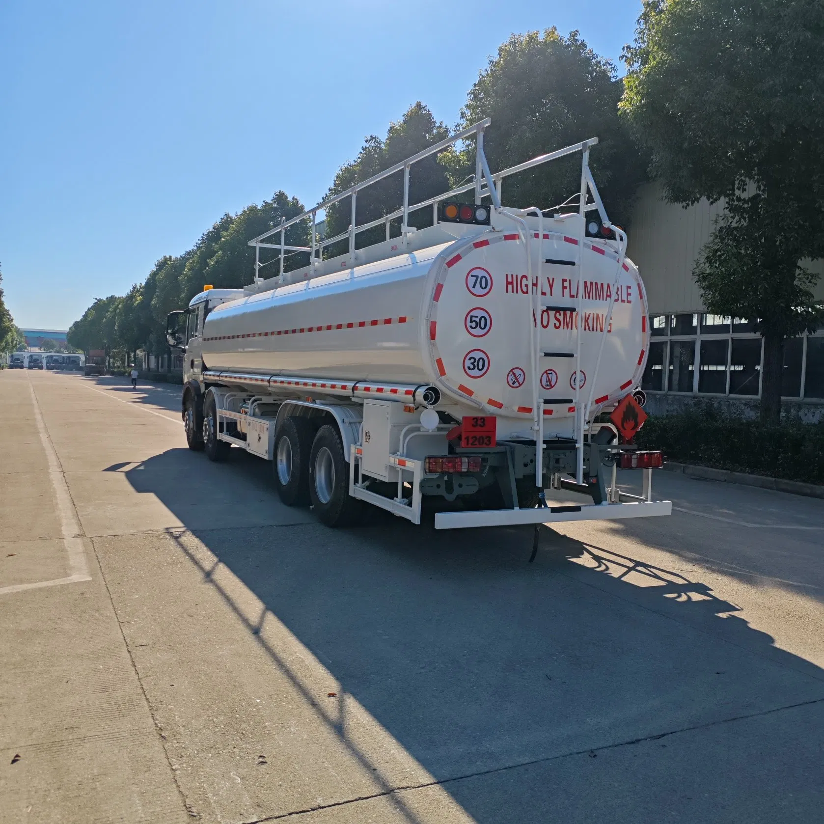 Sinotruk Shacman New Used 6X4 Lhdrhd 340HP Fuel Semi Trailer Tanker Tractor Dump Dumper Delivery Transport Cargo Water Diesel Refueling Dispenser Oil Tank Truck