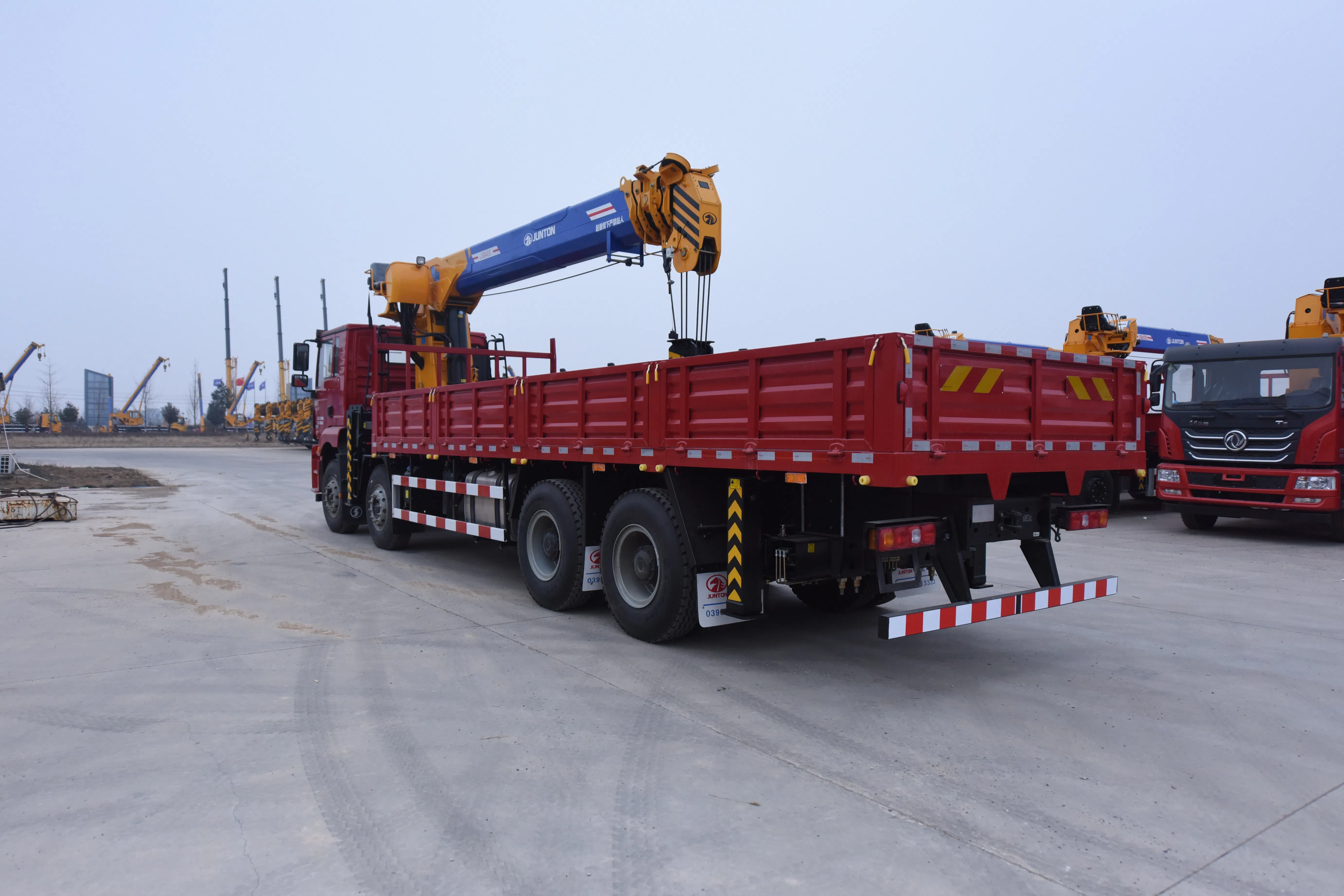 Efficient Crane Truck with Load-Retractable Boom for Heavy Operations
