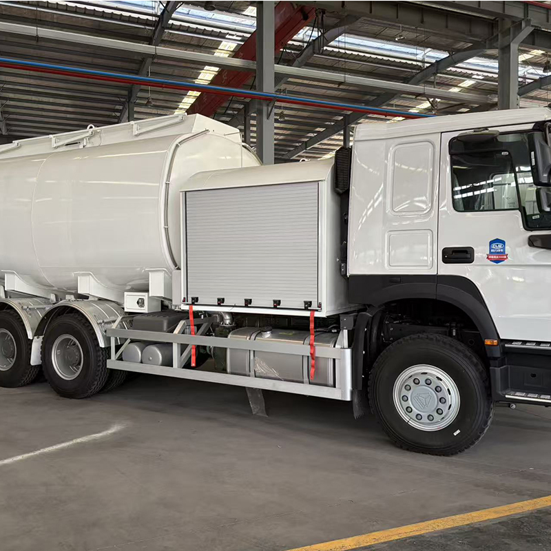 High-Capacity Aviation Refueling Tank Truck