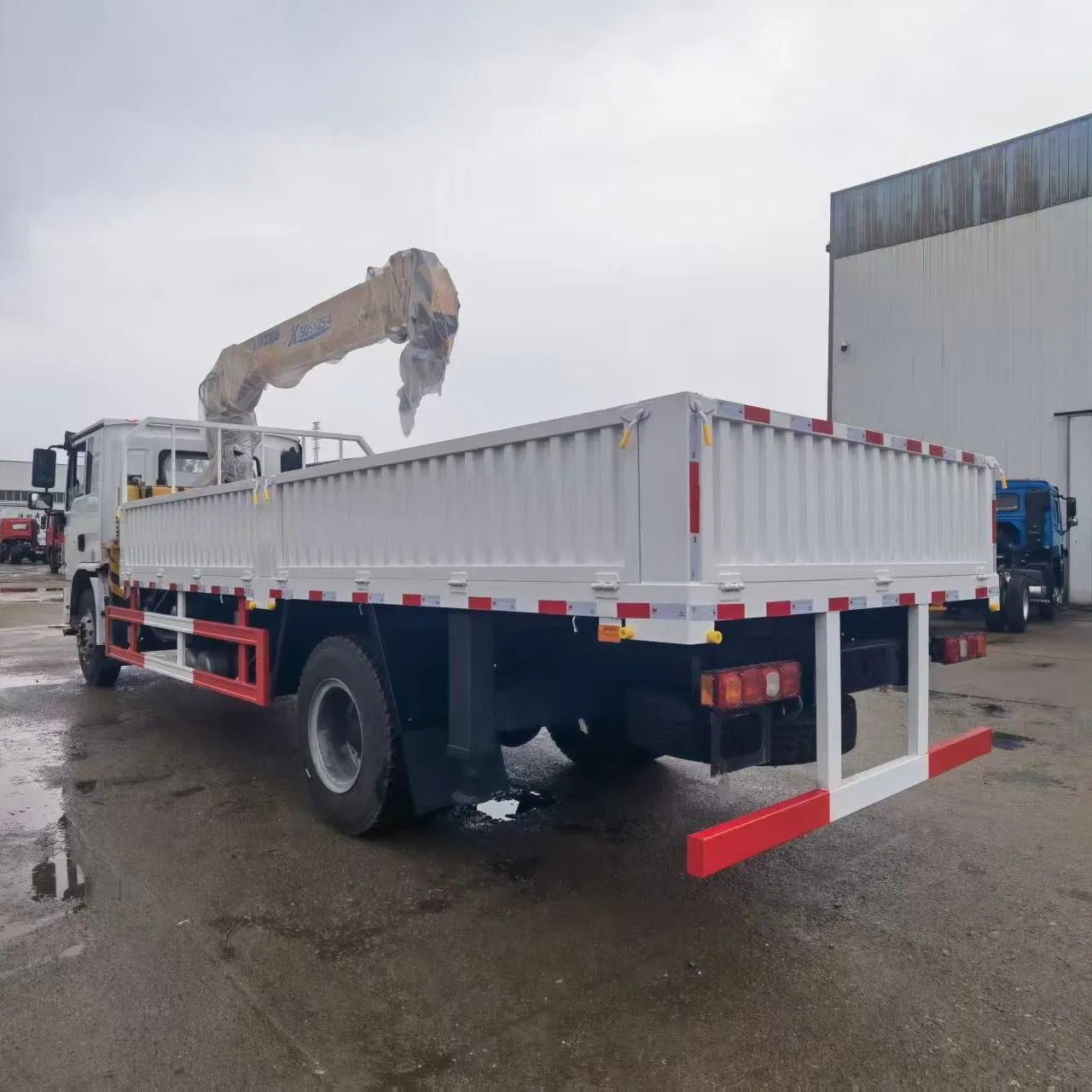 New Shacman L3000 4X2 Cargo Crane Truck Mounted Crane Lorry Mounted Crane Goods Cargo Transport Lift Heavy Truck Long Distance Haul Towing Dump Tipper Truck