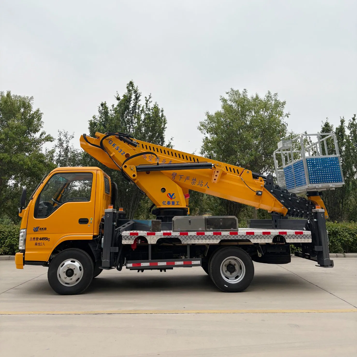 China Factory Aerial Work Platform 32m High-Altitude Bucket Truck Aerial Lift Truck