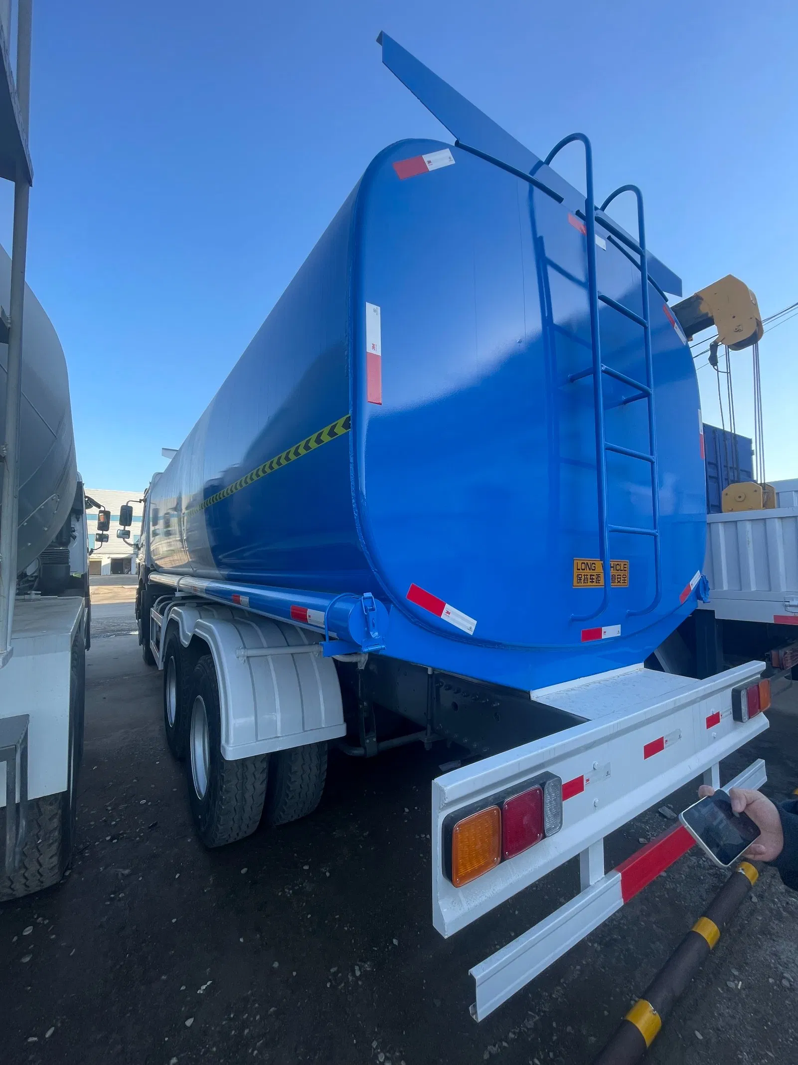Secondhand Sinotruk Fuel Tanker 6X4 Used HOWO Oil Tank Truck Fuel Tank Truck