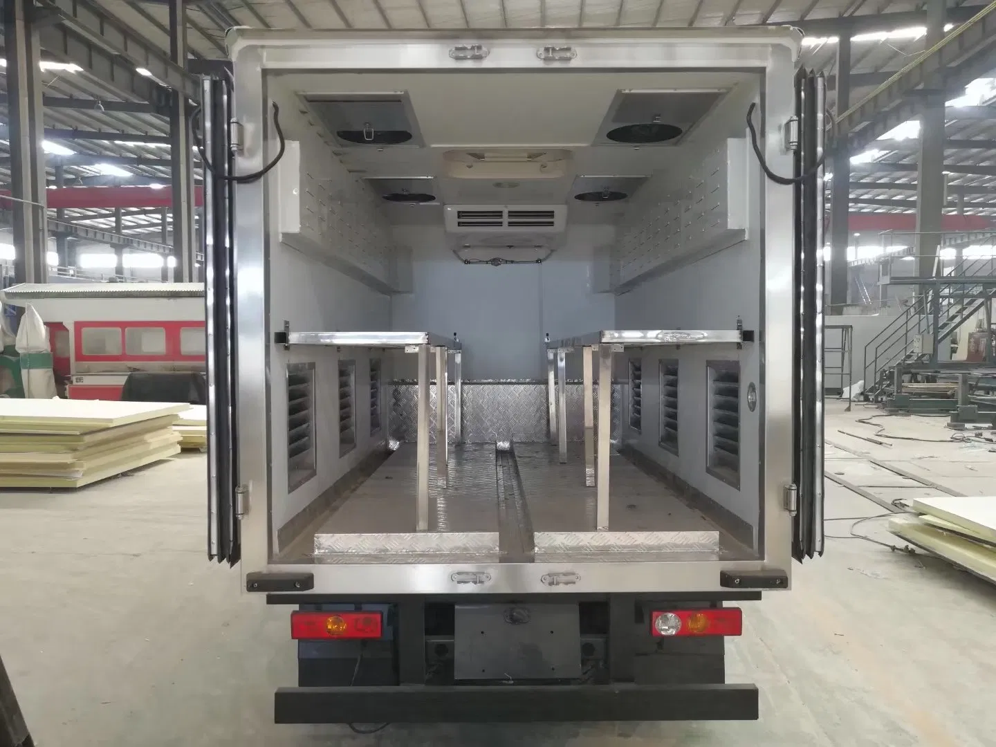 4X2 Small Brand New Day Old Chicken Cooling Box Body Livestock Transport Refrigerated Truck