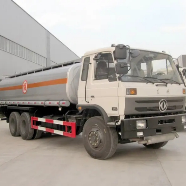 Customized Original Factory LHD or Rhd Oil Tank Truck Chemical Liquid Delivery Transportion Fuel Tanker Truck