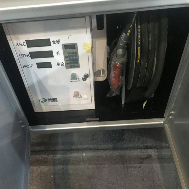 Shacman 12, 000L Fuel Tanker Truck Fuel Tank Truck Oil Tank Truck Oil Tanker Truck Fuel Delivery Truck Oil Delivery Truck Tank Semi Trailer Fuel Dipenser Truck